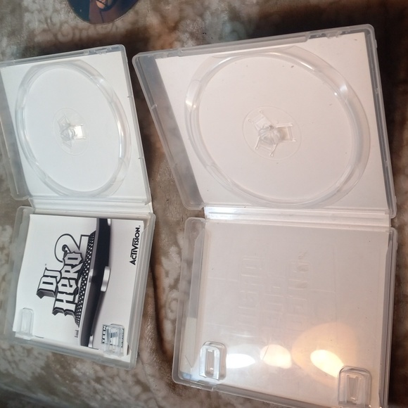 Lot 33- 2 PS3 GAME LOT Includes - Dj hero 2, and Grand theft auto IV PS3 GAMES - Picture 4 of 4